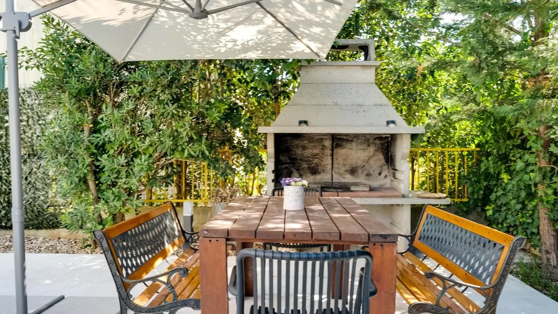 Spacious Apartment With Private Heated Pool, Diklo Croatia