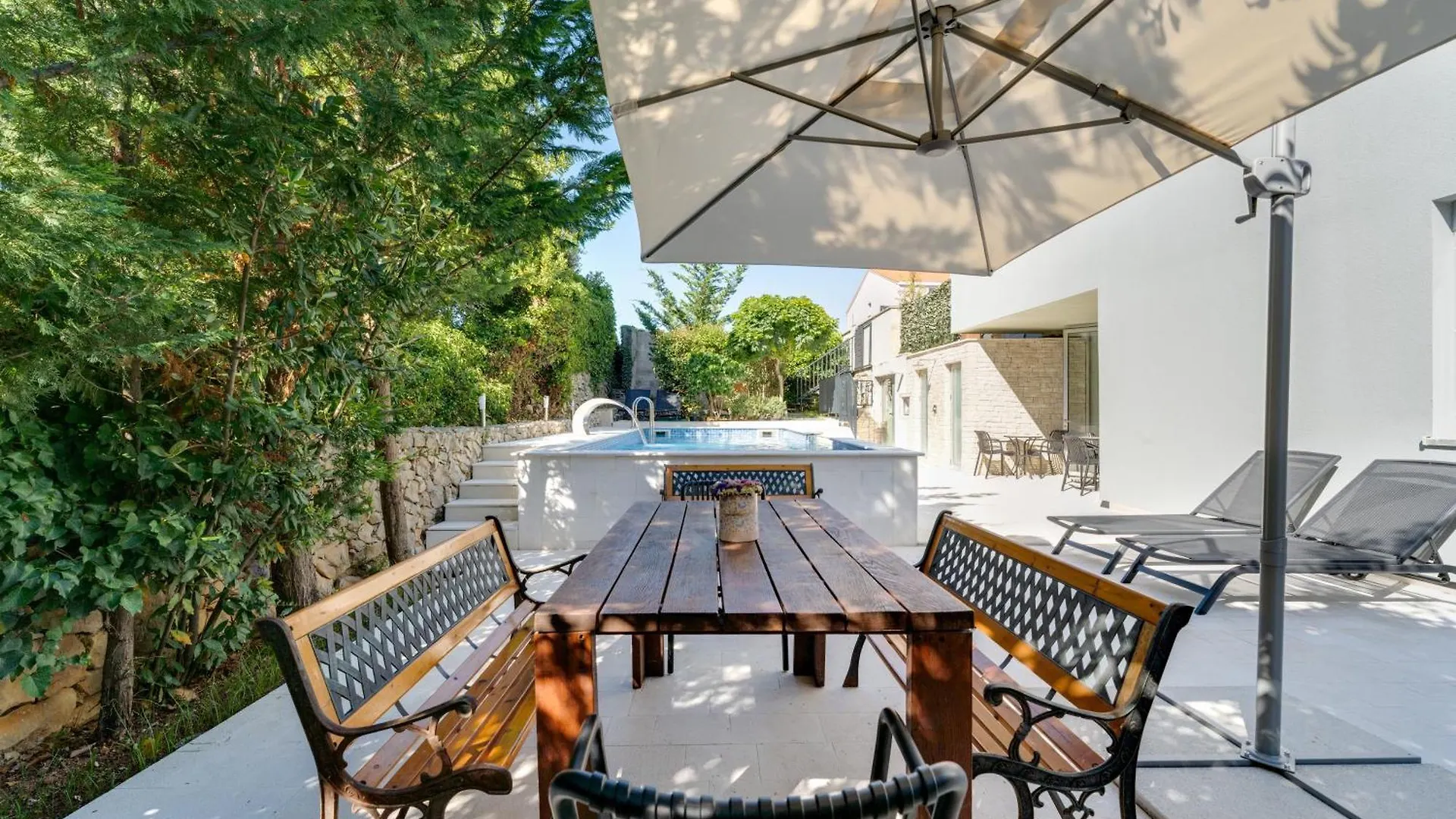 Spacious Apartment With Private Heated Pool, Diklo  Zadar