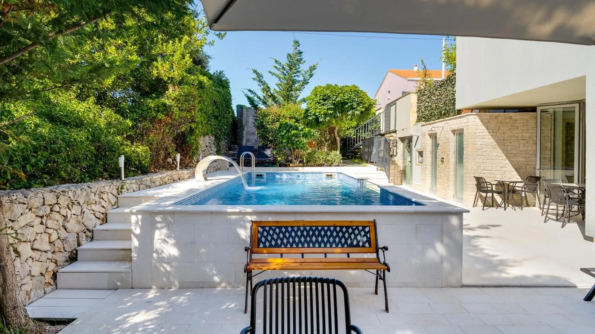Spacious Apartment With Private Heated Pool, Diklo Croatia