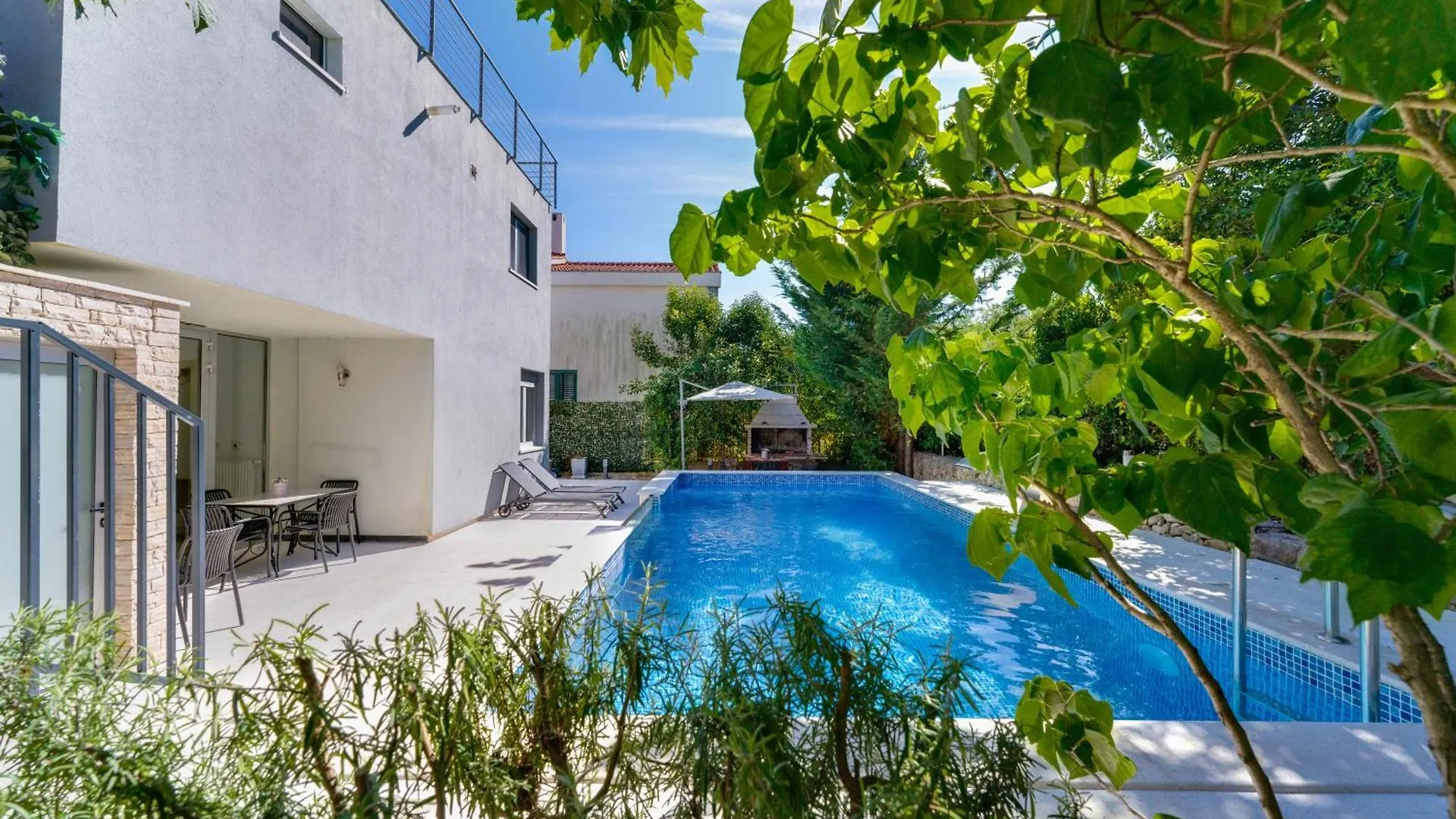 Spacious Apartment With Private Heated Pool, Diklo 0*, Zadar Croatia