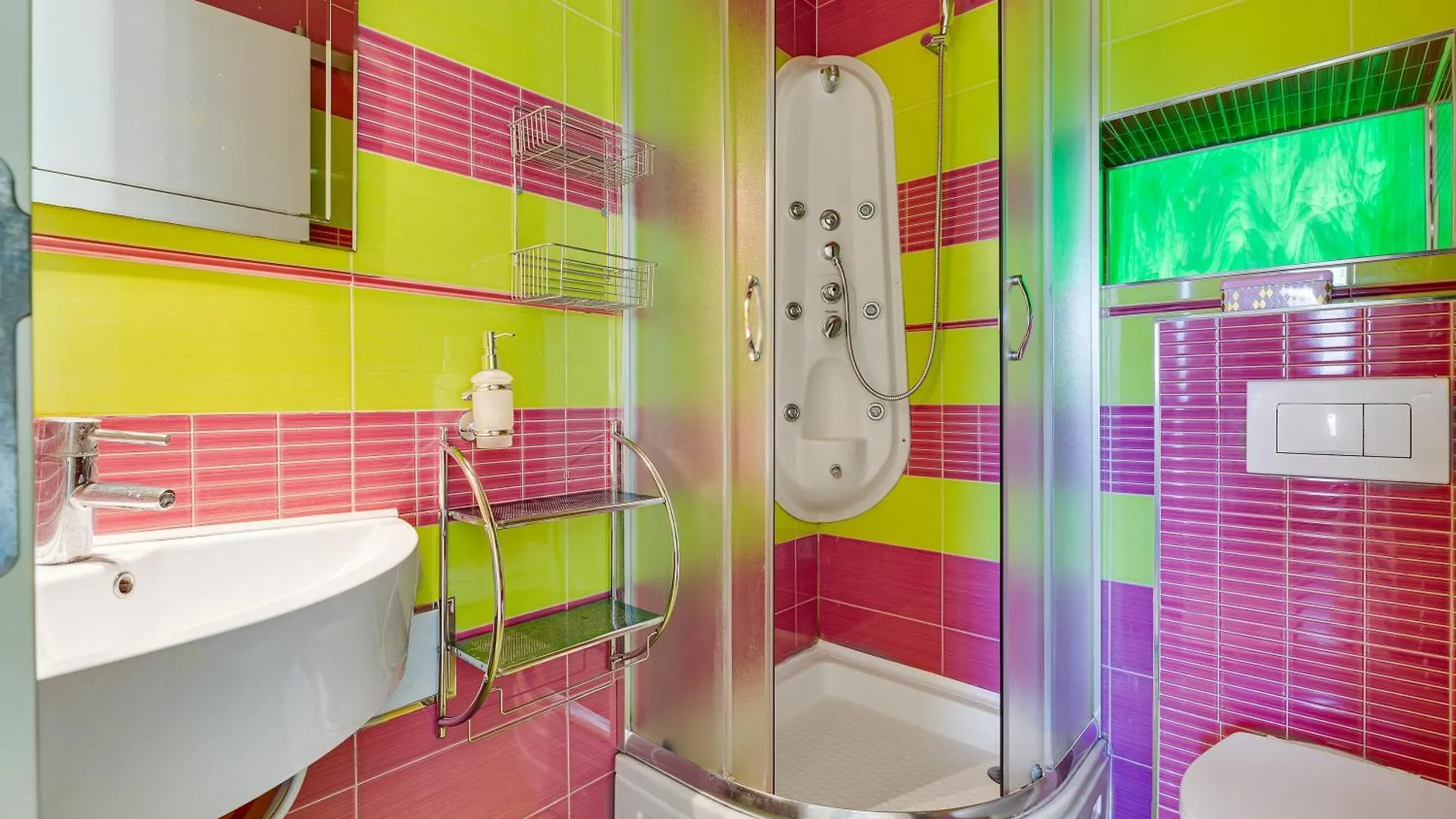 Spacious Apartment With Private Heated Pool, Diklo