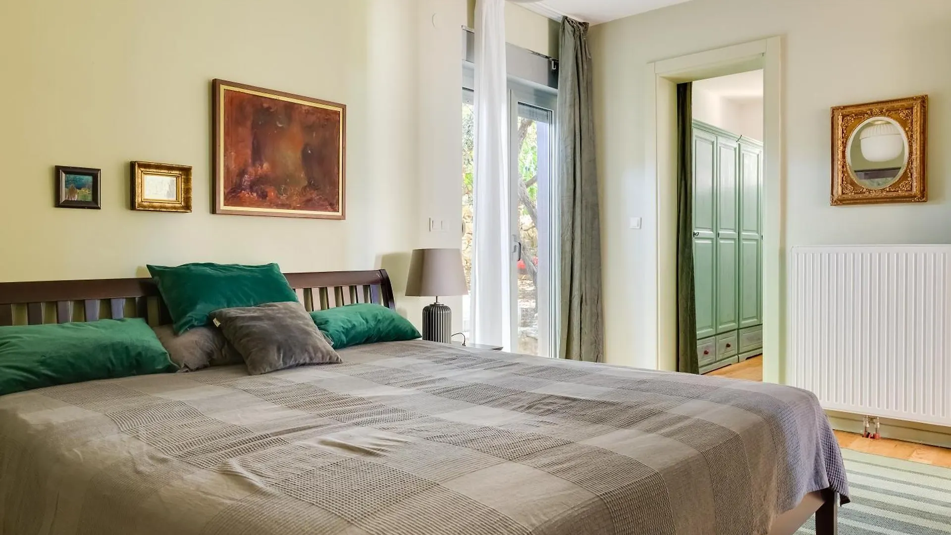 Spacious Apartment With Private Heated Pool, Diklo
